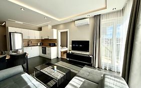 Avenew Luxury Apartment 3